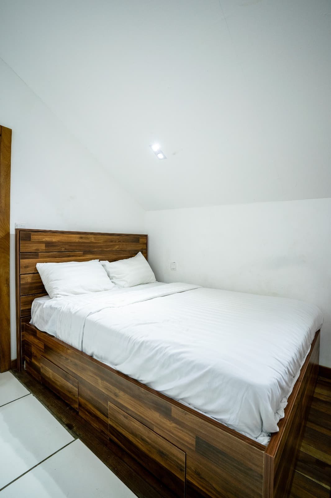 1 Bedroom Loft at Lobster Beach Resort - Image 4