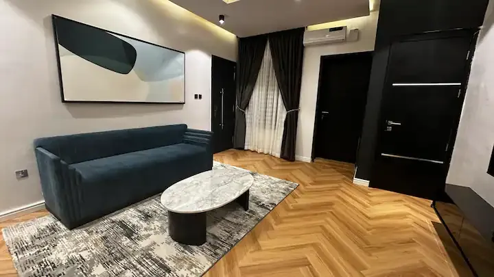 Turquoise Elegance 1-Bedroom Apartment - Image 2