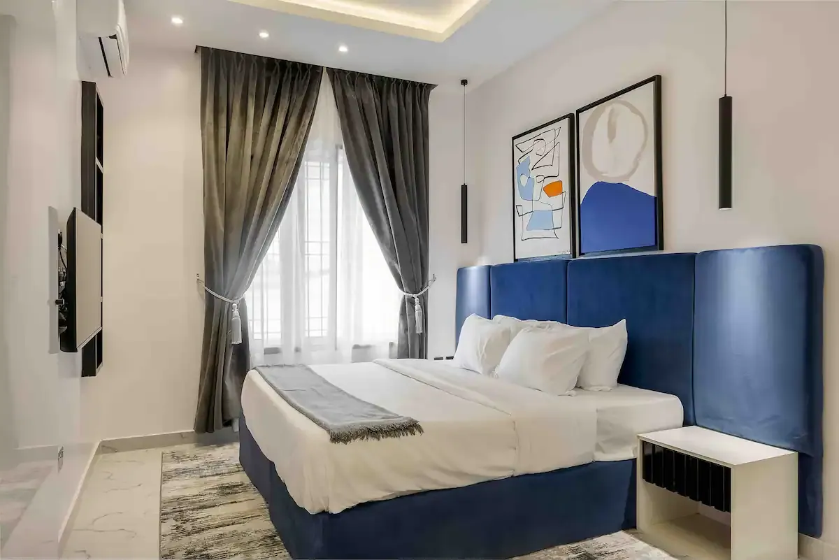 Grey Elegance 1-Bedroom Apartment in Lekki - Image 4