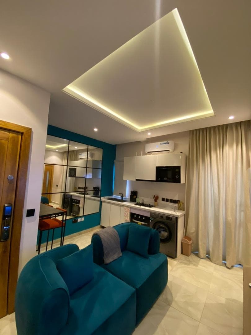 Teal Ezra 1-Bedroom Apartment - Image 3