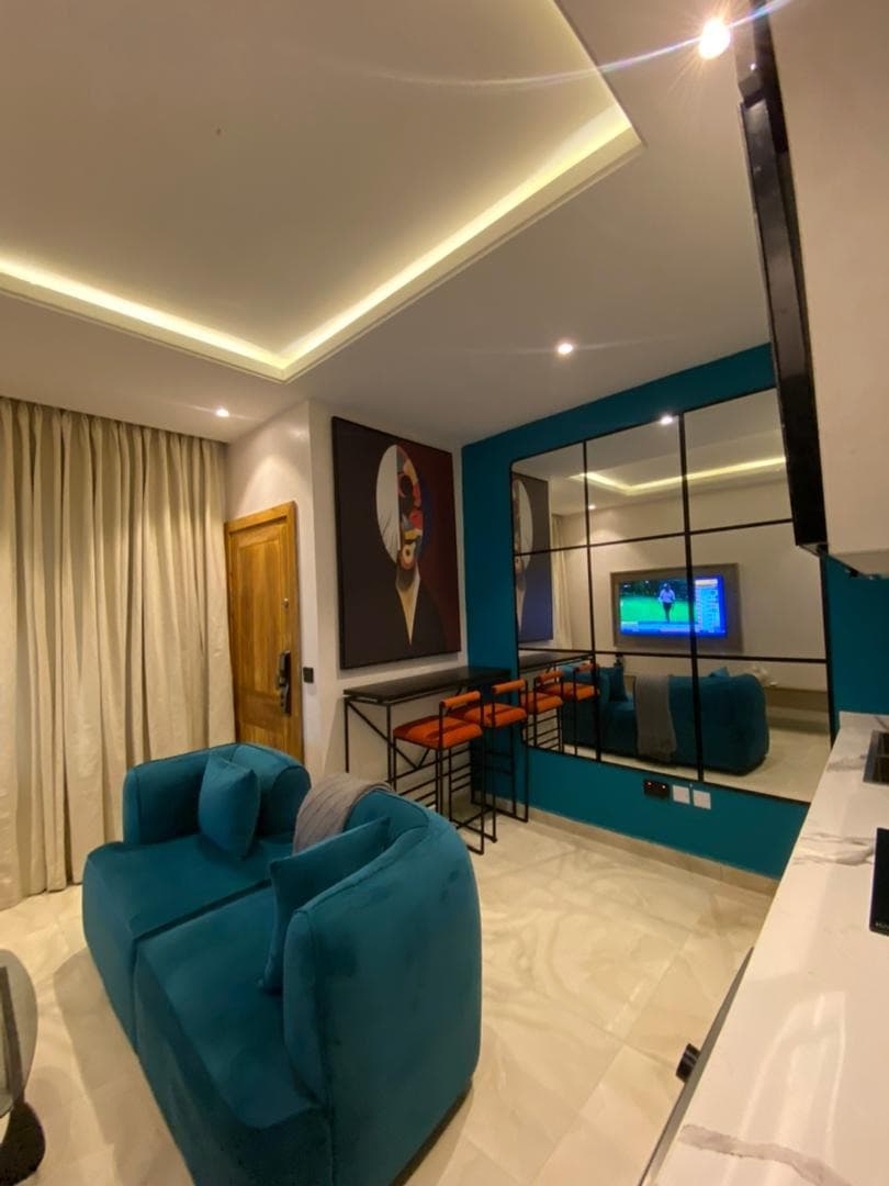 Teal Ezra 1-Bedroom Apartment - Image 2