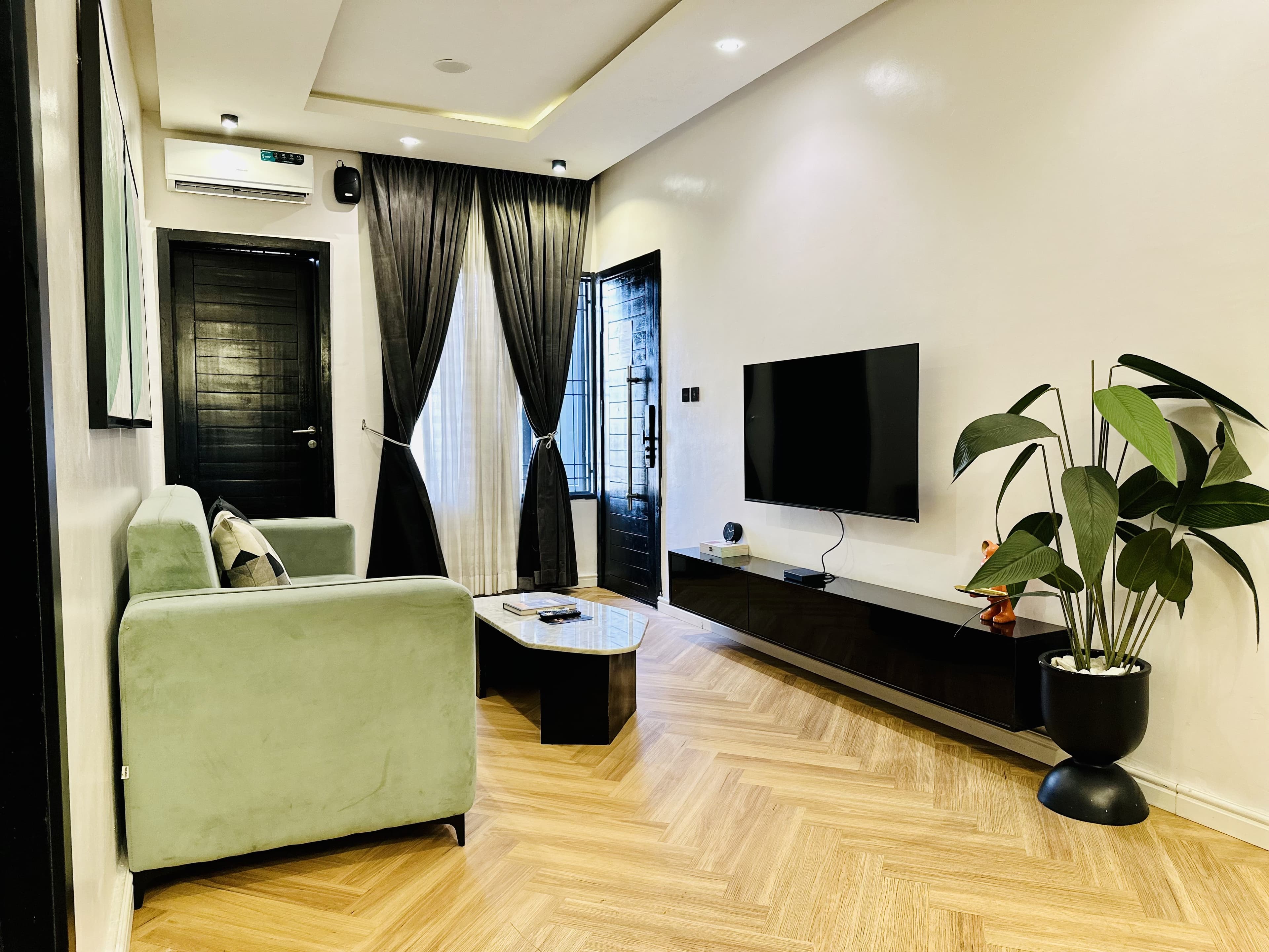 Mint Luxury 2-Bedroom Apartment