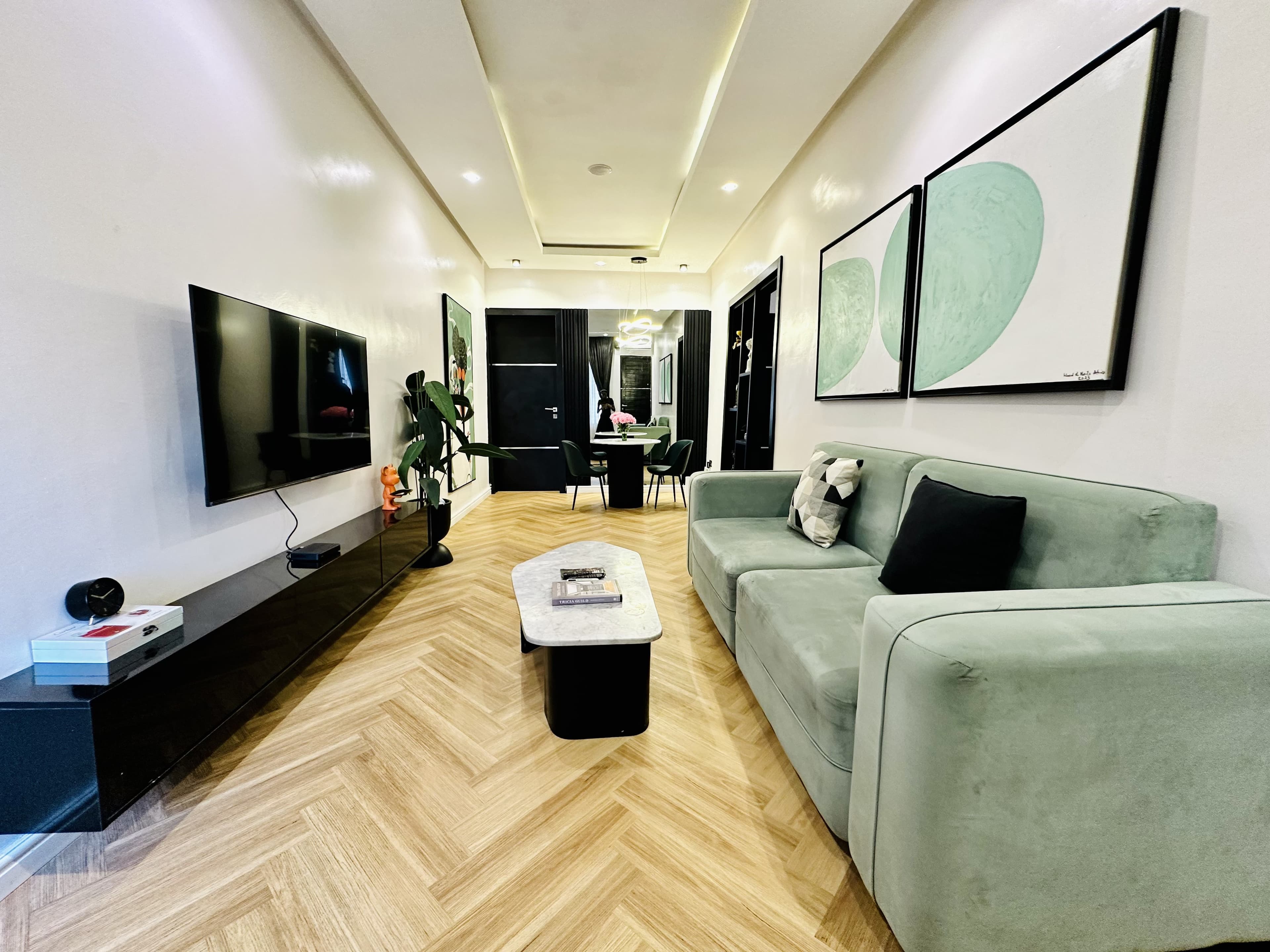 Mint Luxury 2-Bedroom Apartment - Image 2