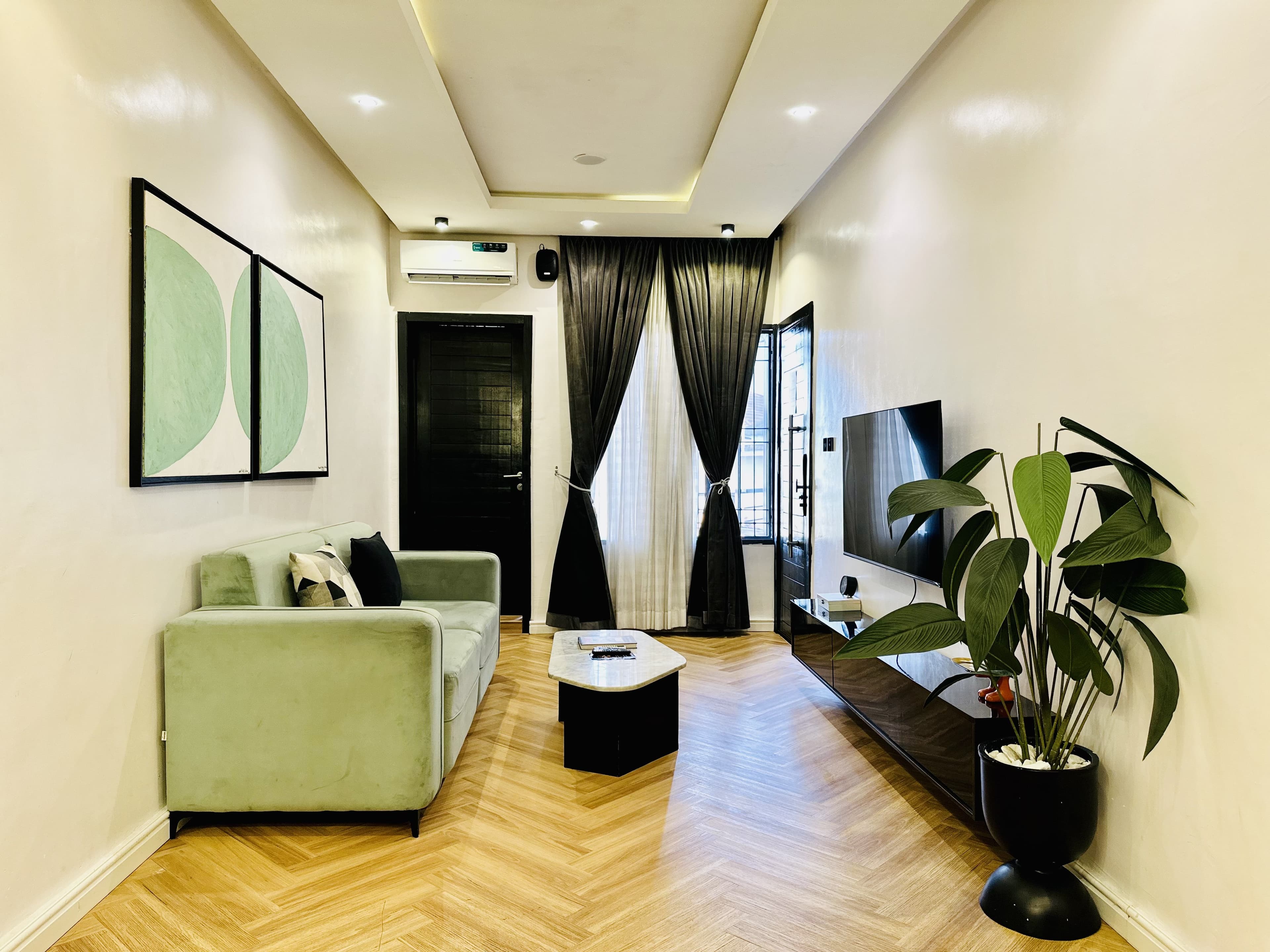 Mint Luxury 2-Bedroom Apartment - Image 3