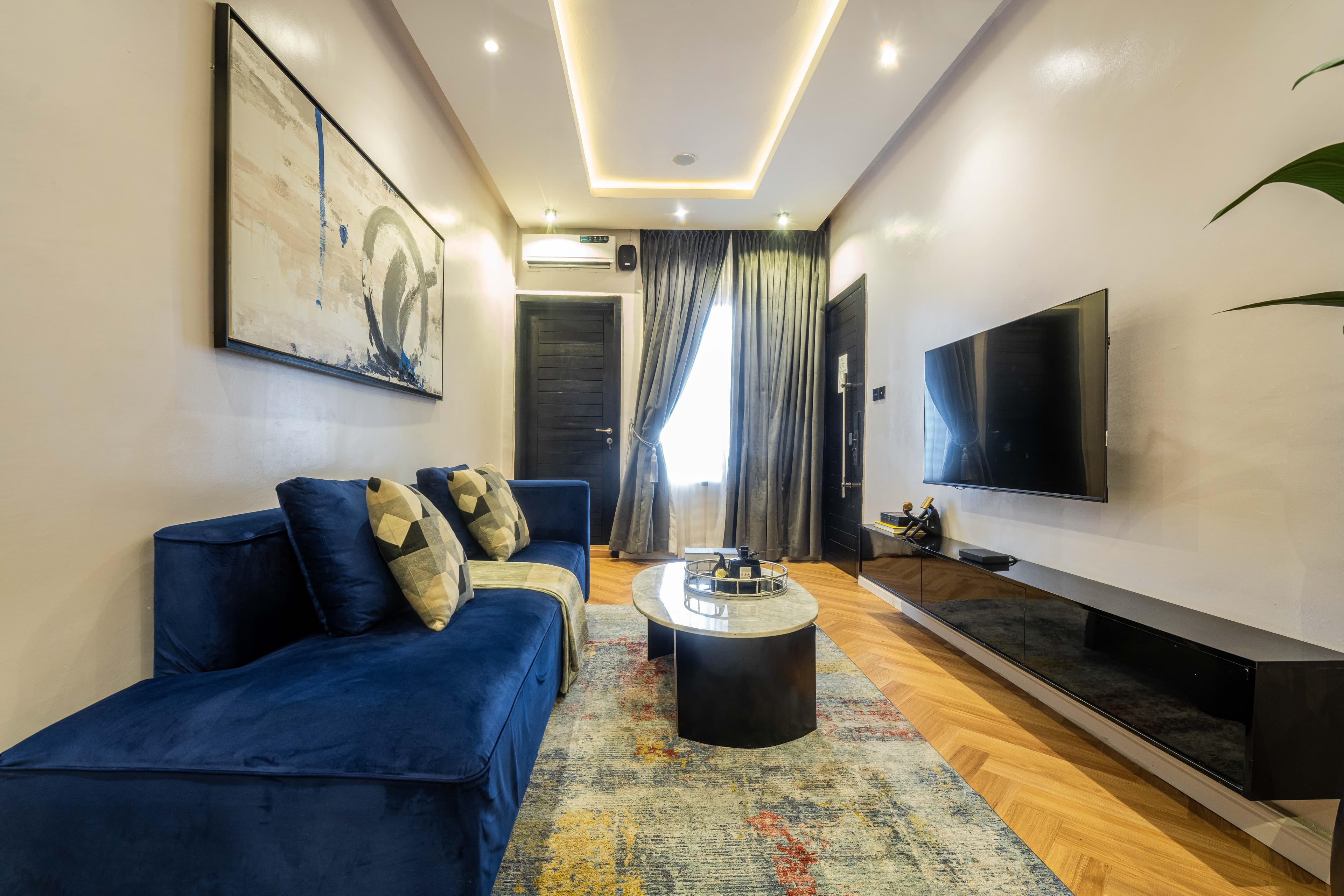 Blue Luxury 2-Bedroom Apartment - Image 5