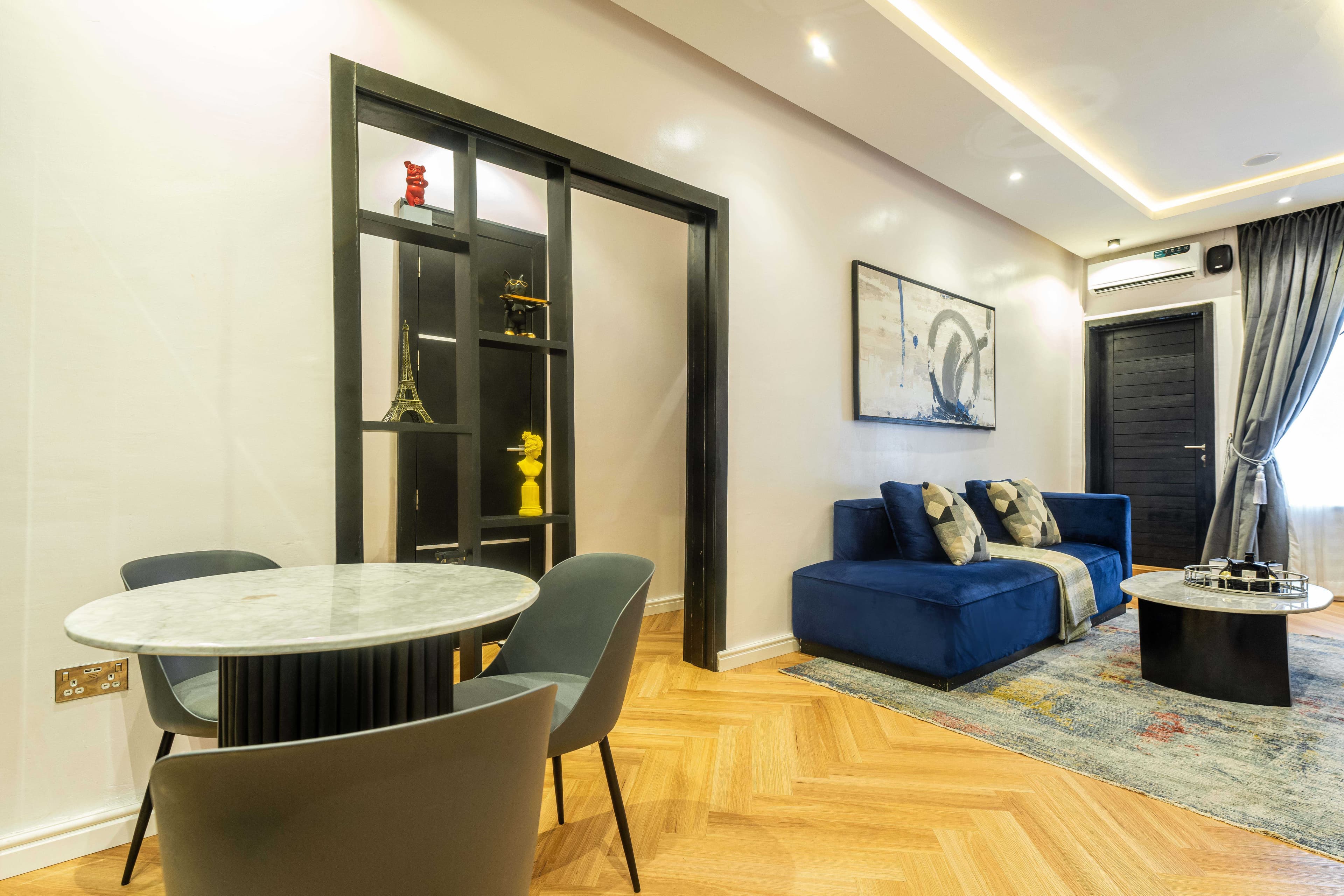 Blue Luxury 2-Bedroom Apartment - Image 4