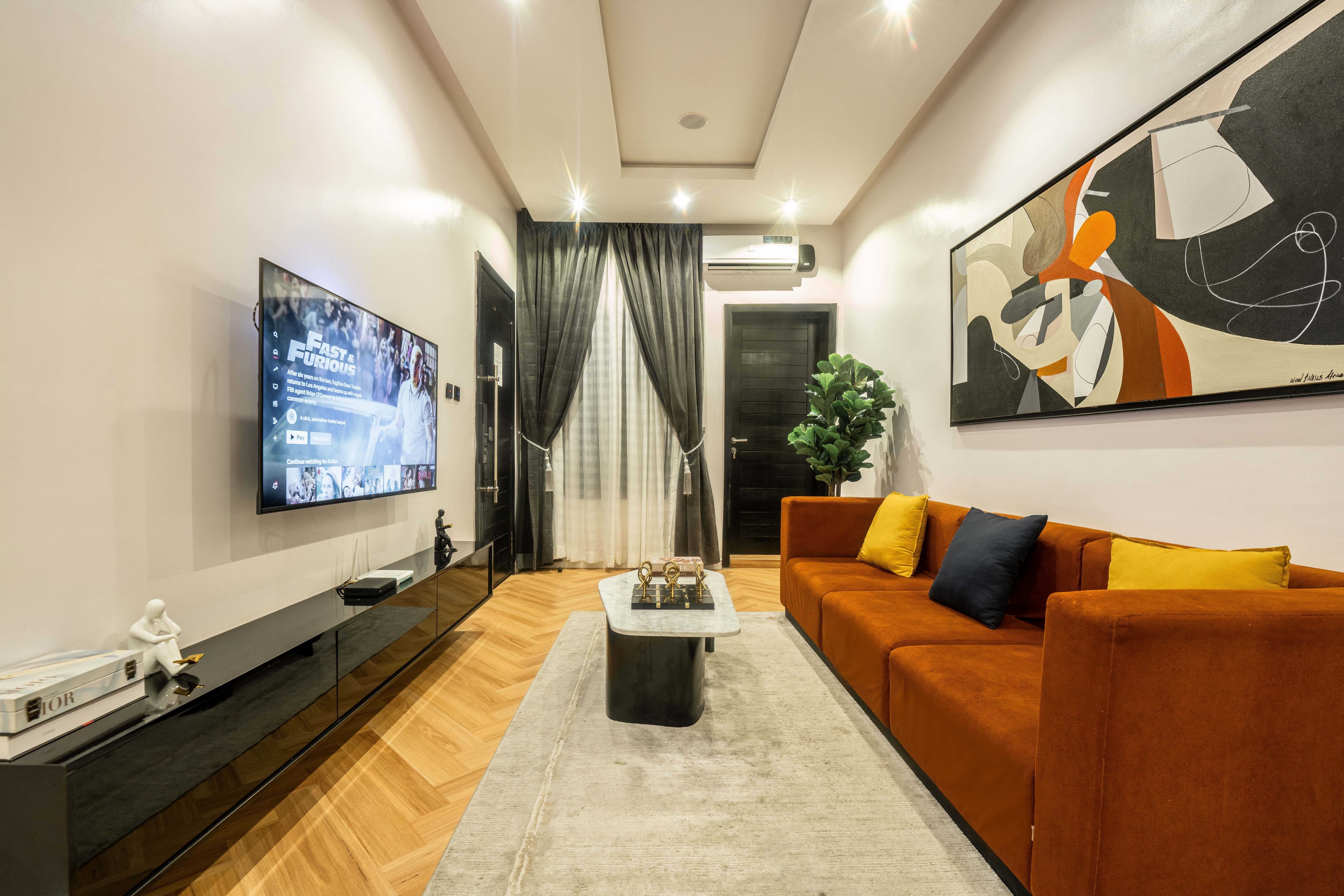 Orange 2-Bedroom Apartment