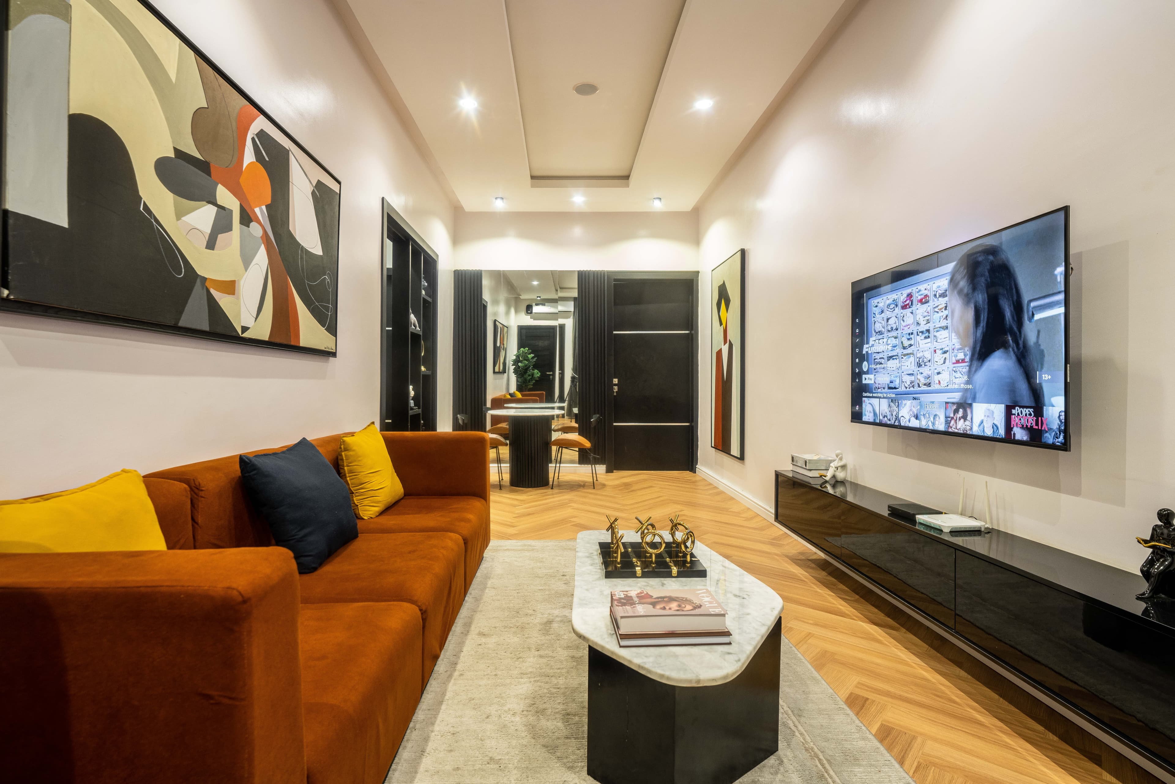 Orange 2-Bedroom Apartment - Image 3