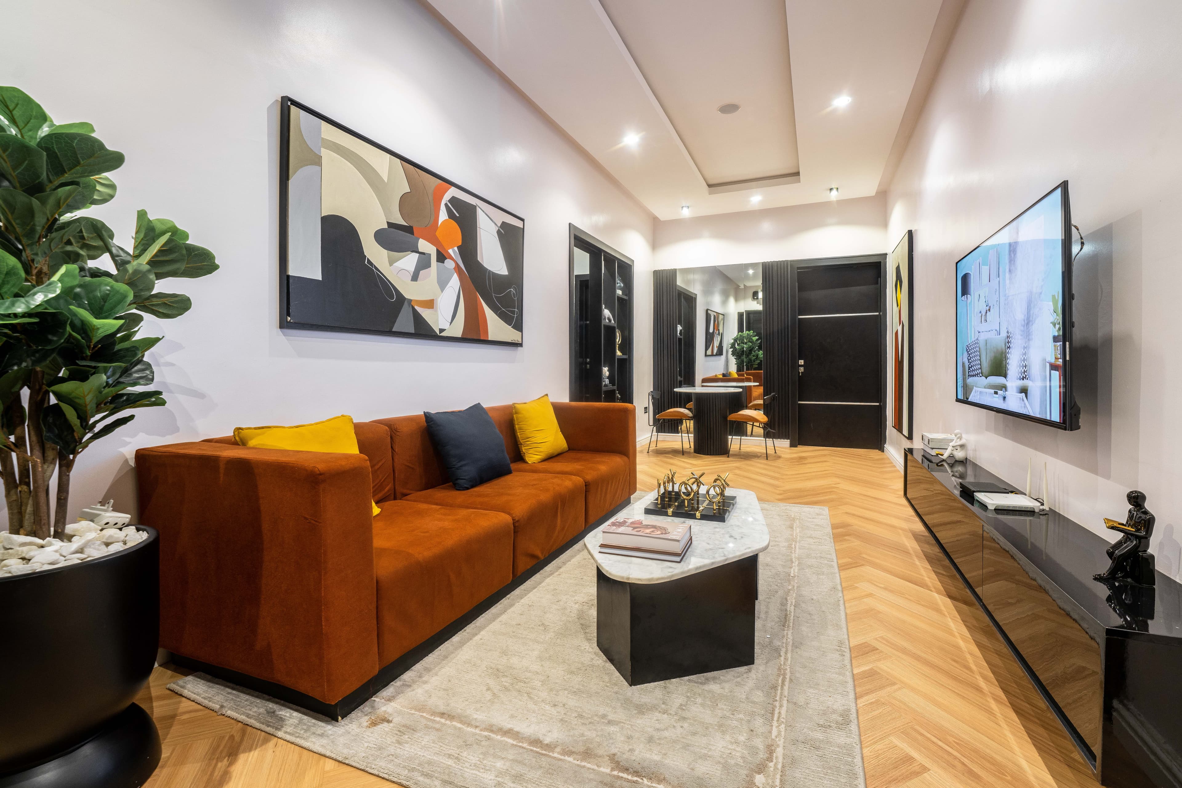 Orange 2-Bedroom Apartment - Image 2