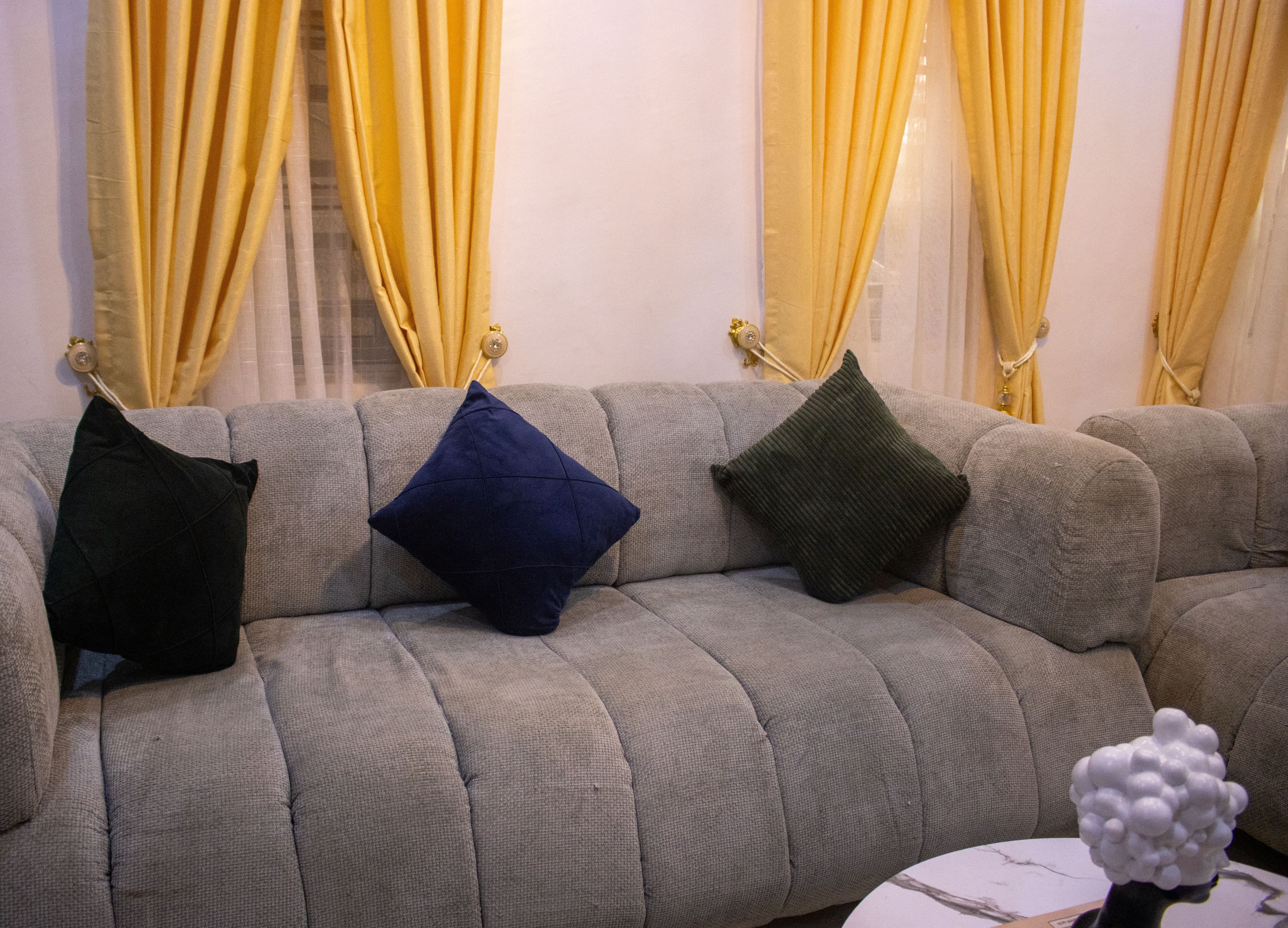 The Jade Duplex - Refined Three-Bedroom Living, Flexible 1-Bedroom or 2-Bedroom Booking - Image 2