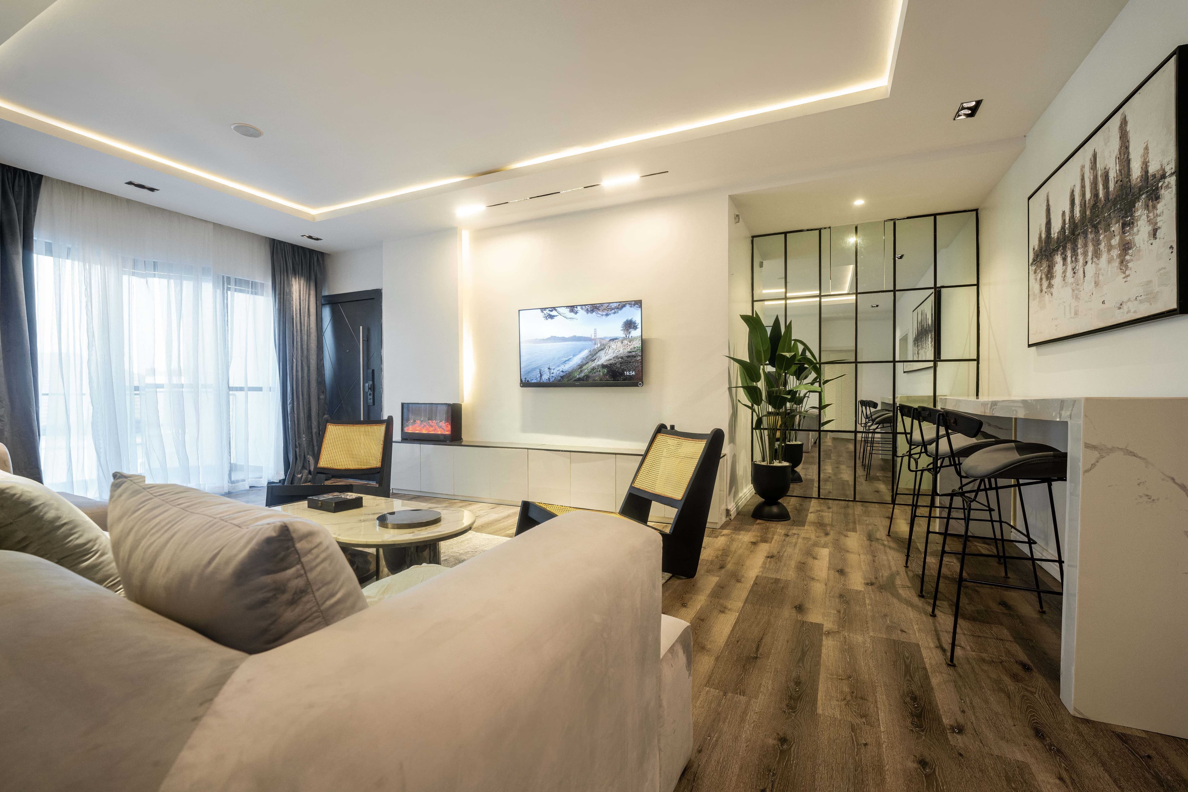 Unit 6 Comfortable 2-Bedroom Apartment - Image 2