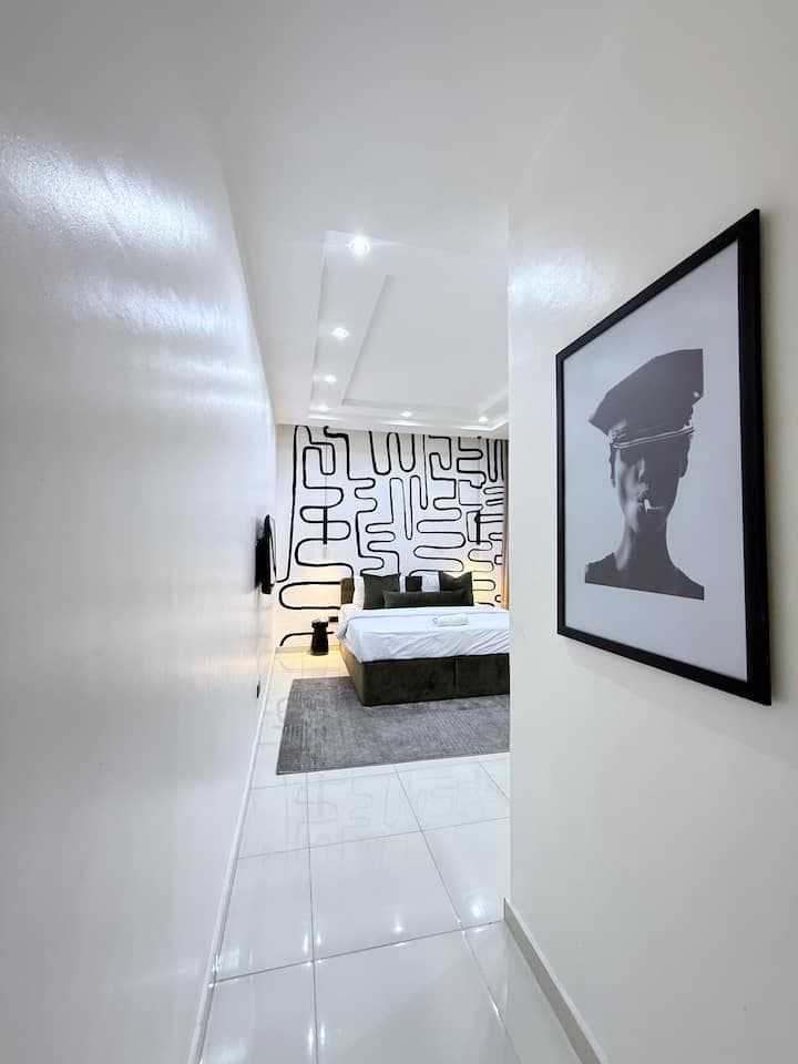 Blue Furo Spacious 3-Bedroom Apartment - Image 4