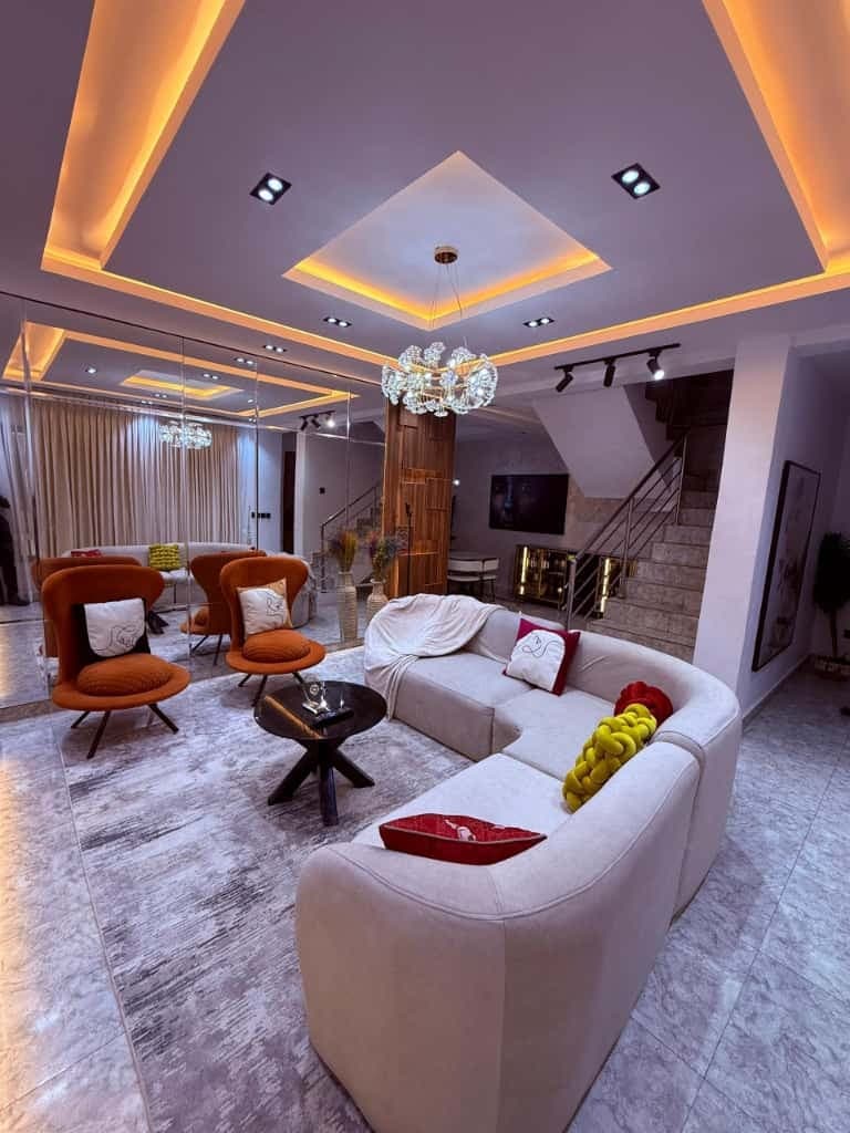 Chic 3-Bedroom Residence with Pool & 24/7 Power - Image 2