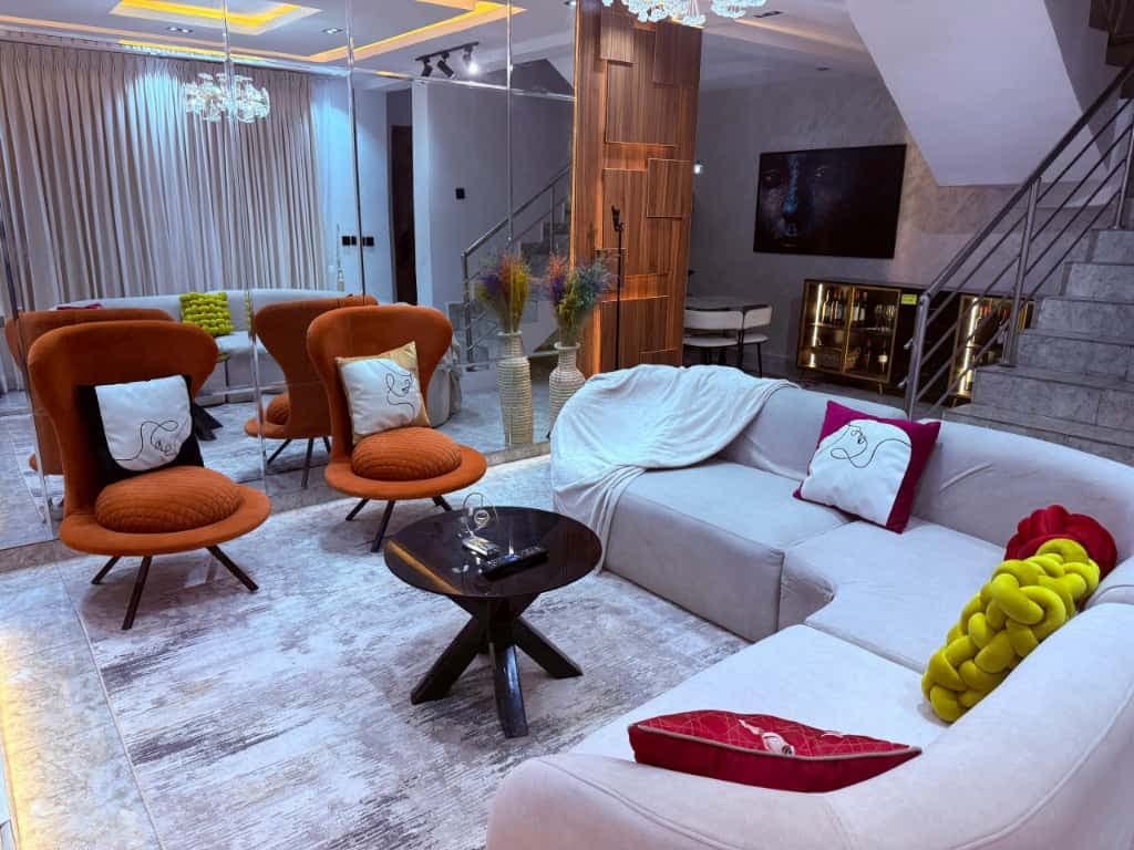 Chic 3-Bedroom Residence with Pool & 24/7 Power - Image 4