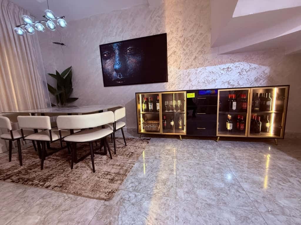 Chic 3-Bedroom Residence with Pool & 24/7 Power - Image 5