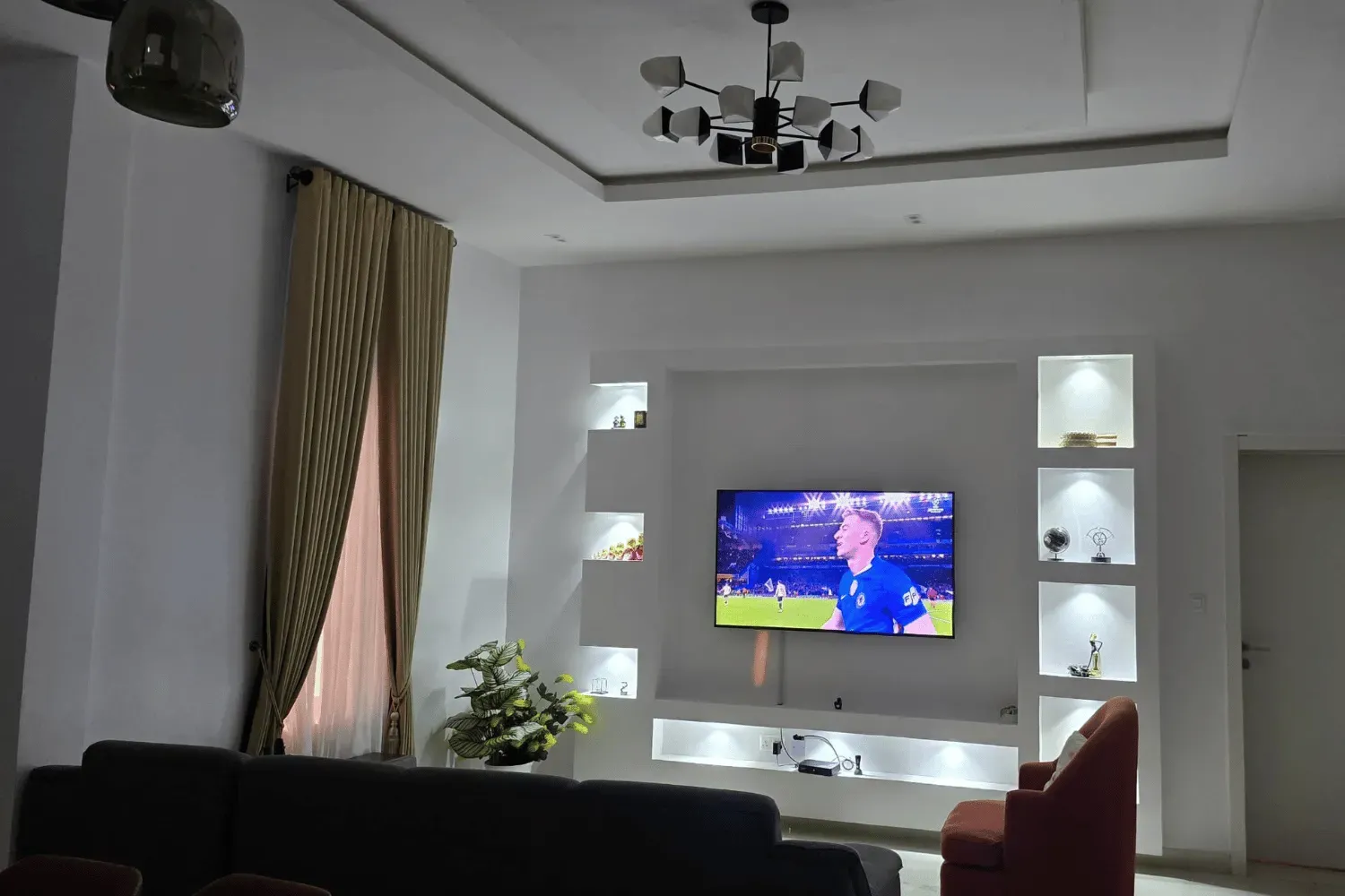 Luxury 2-Bedroom Apartment Lekki Phase 1 - Image 5
