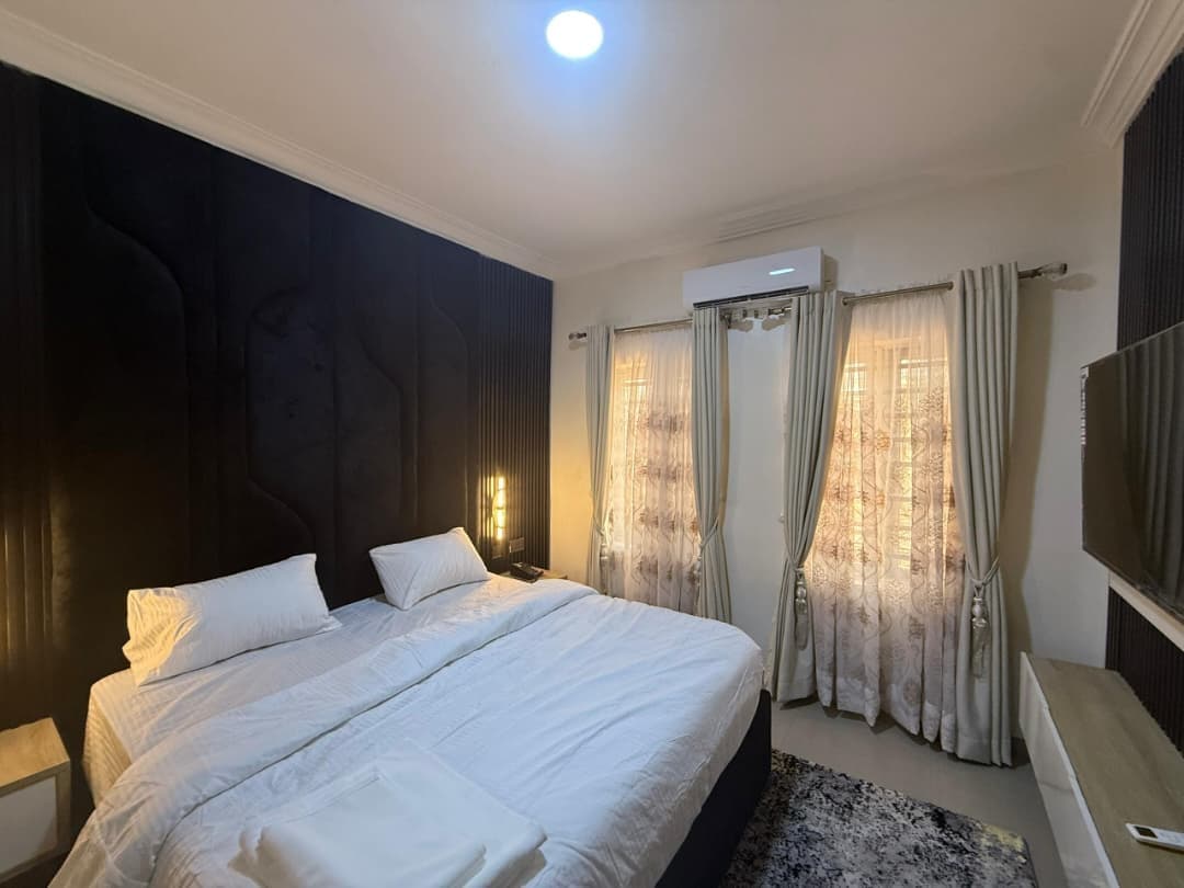 Sandton Court | Luxe 1-Bedroom Escape - Image 5