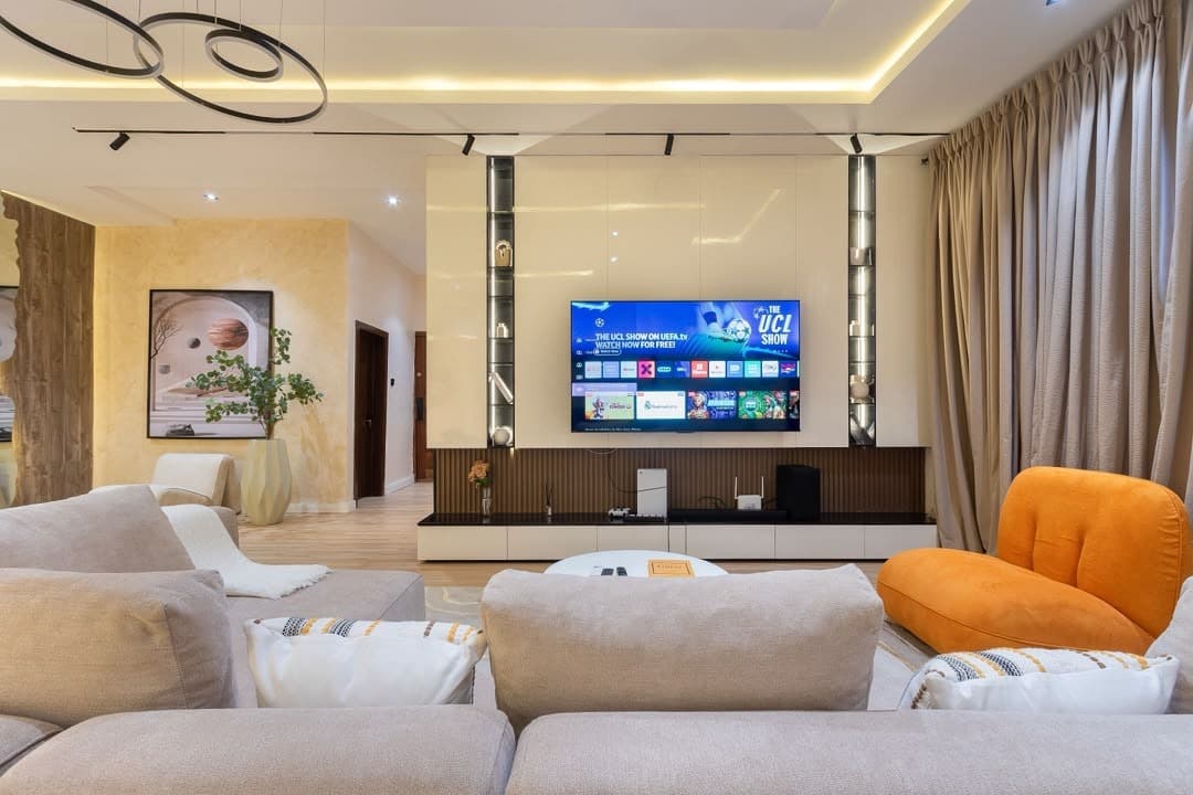 The Bellavue Residence - Three-Bedroom Luxury - Image 2
