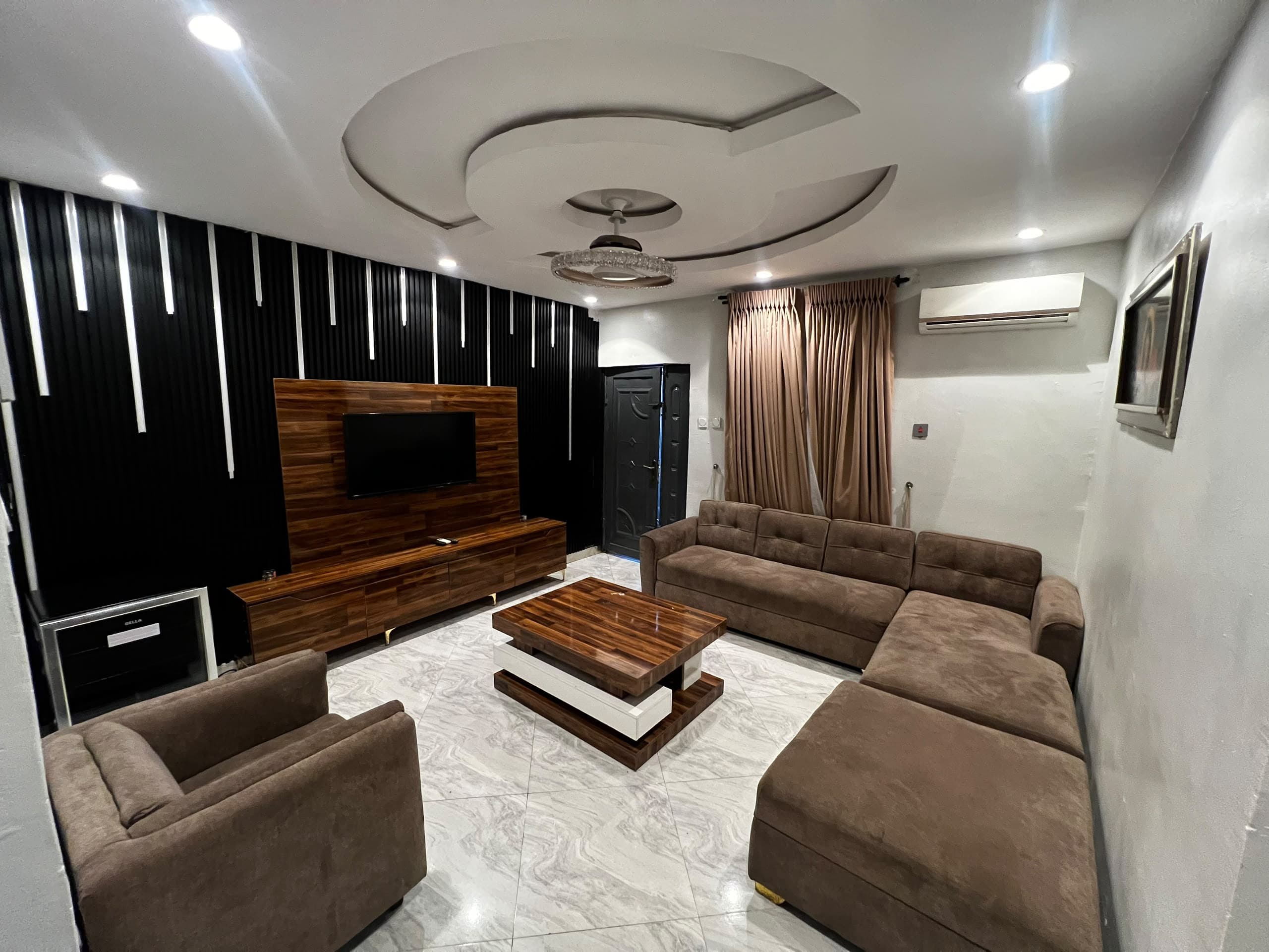 Executive 2-Bedroom Apartment for Short & Extended Stays
