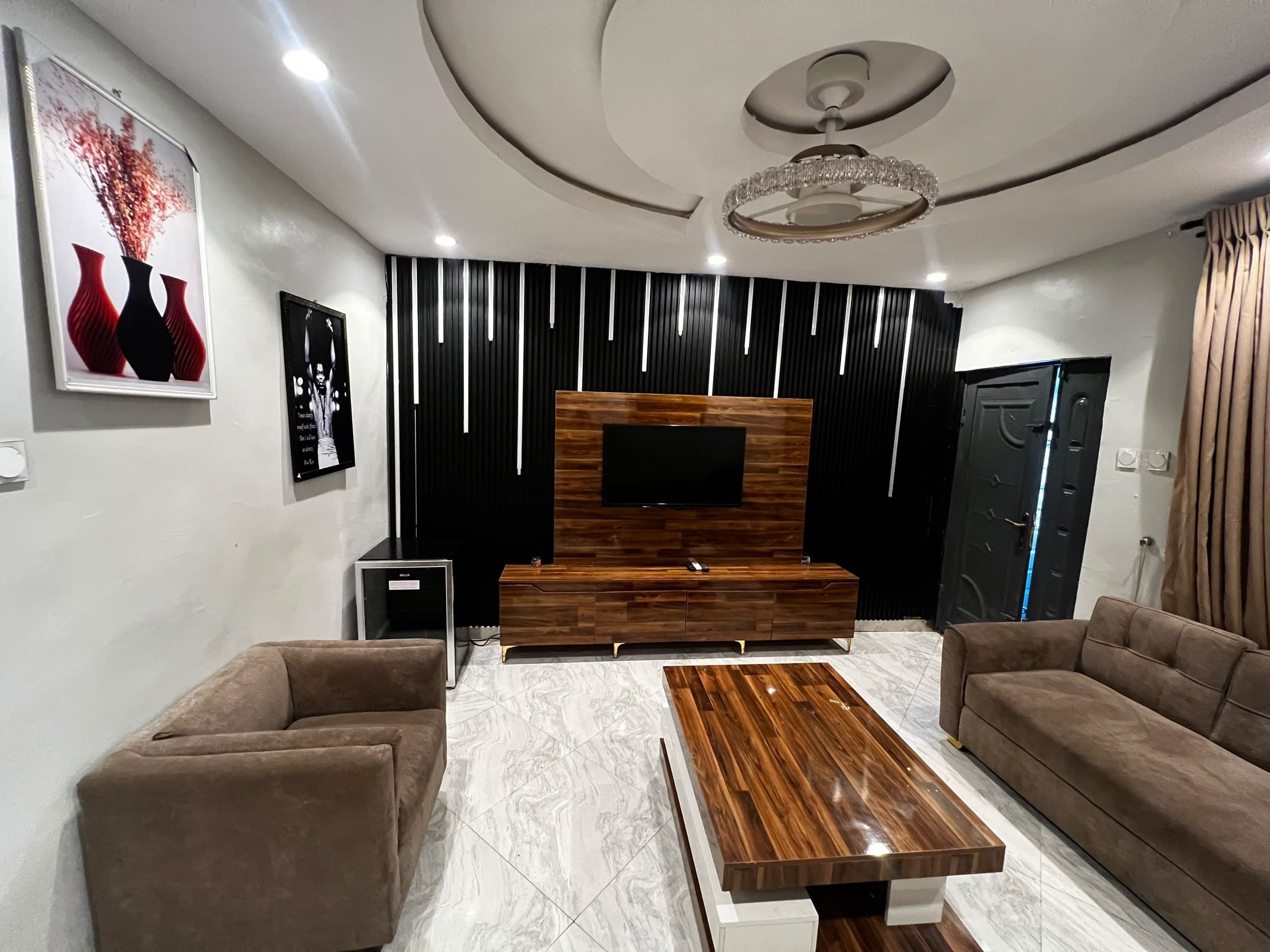 Executive 2-Bedroom Apartment for Short & Extended Stays - Image 2