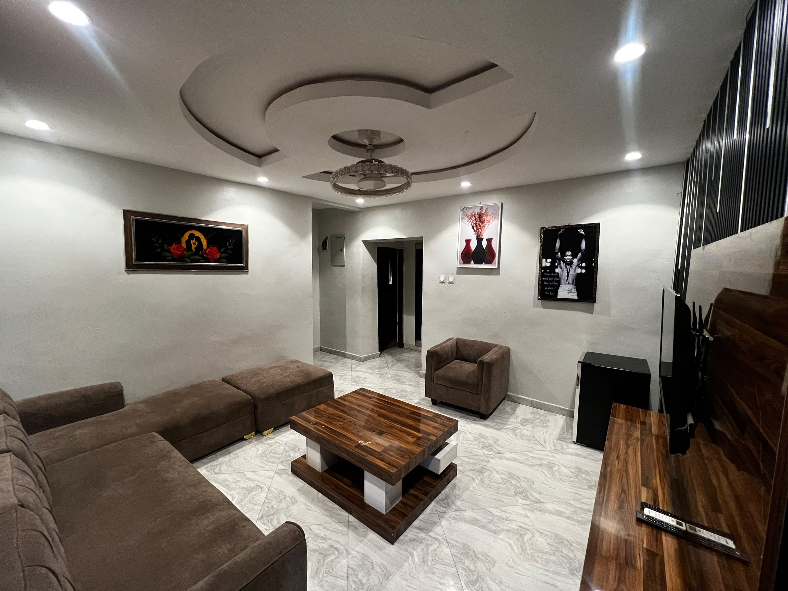 Executive 2-Bedroom Apartment for Short & Extended Stays - Image 3
