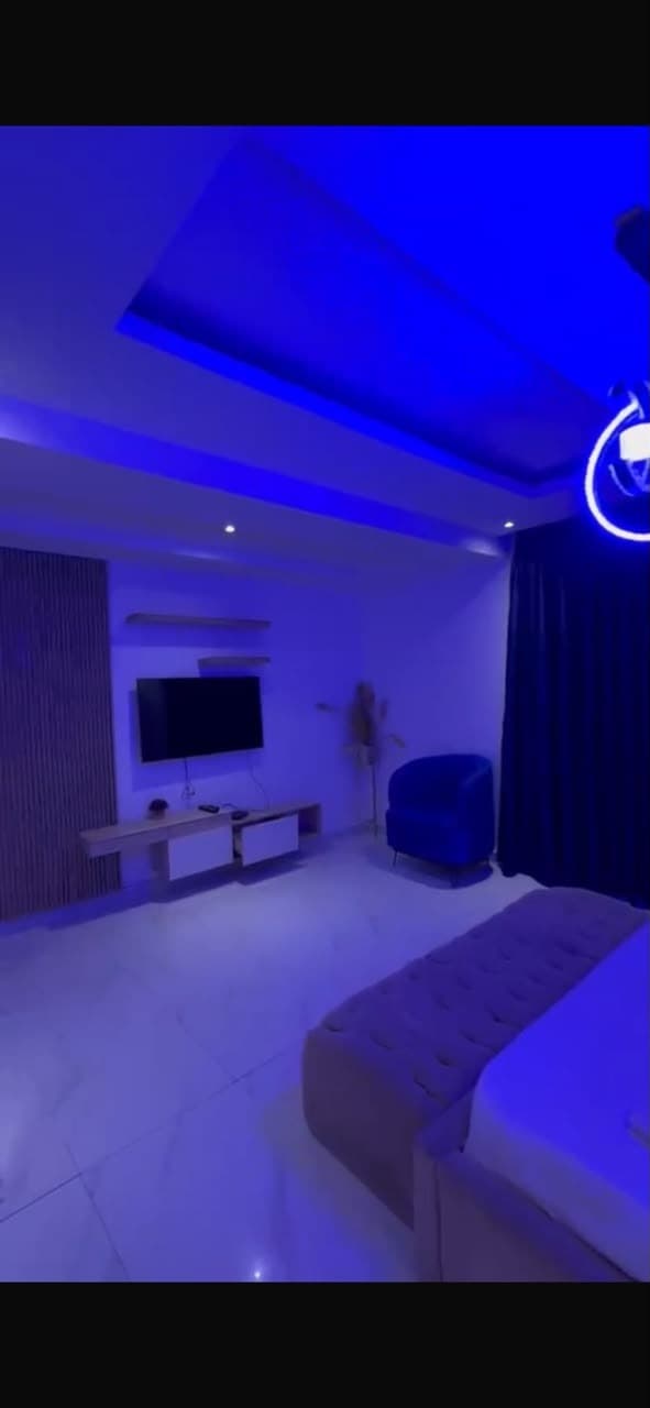 Bond 1 Luxury 1-Bedroom Apartment - Image 3
