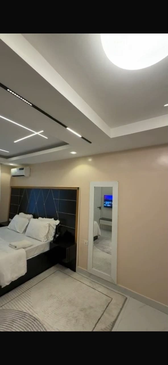 Luxurious 1-Bedroom Apartment Modern Comfort & Elevated Living - Image 4