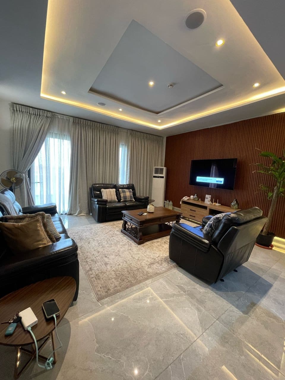 Urban Oasis Suite Luxury 1-Bedroom Apartment with City Views in Ikoyi - Image 2
