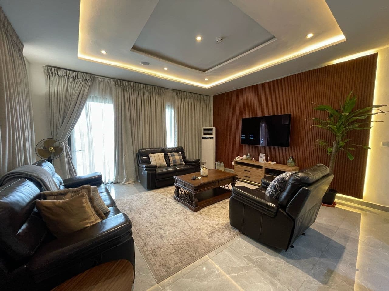 Urban Oasis Suite Luxury 1-Bedroom Apartment with City Views in Ikoyi - Image 3