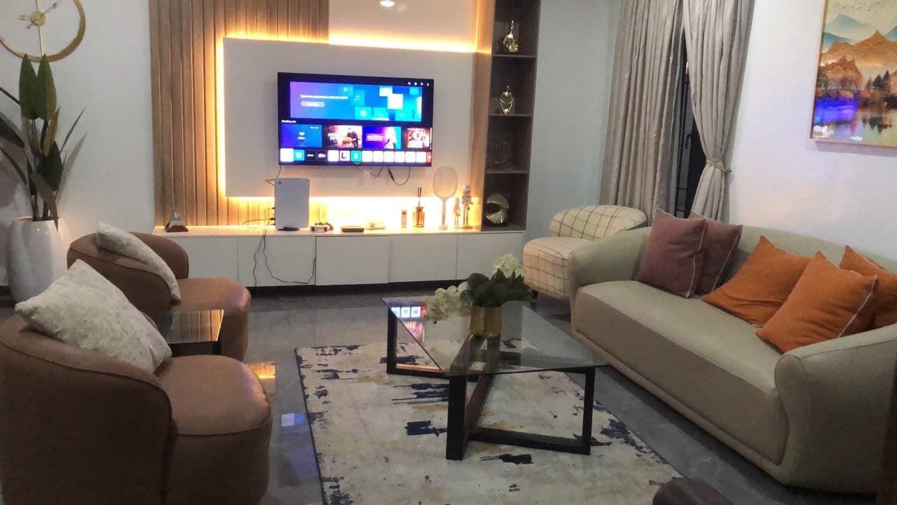 Tulip Todp - Spacious 5-Bedroom Luxury Semi-Detached Apartment - Unit 1 - Image 2