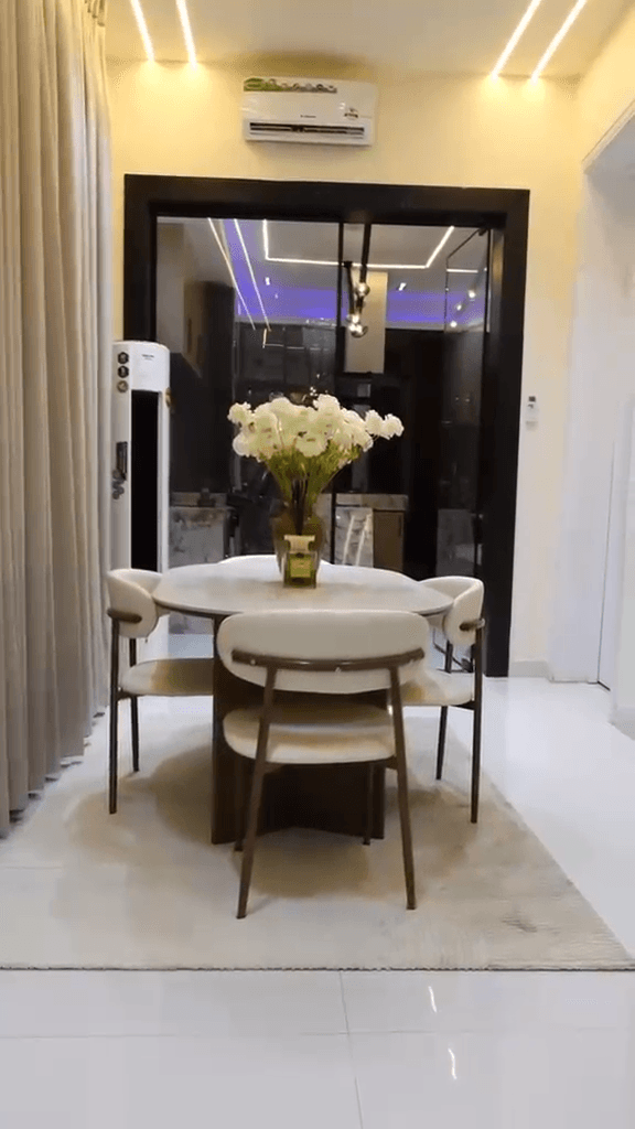 Luxury 4-Bedroom Duplex with Private Swimming Pool - Image 4