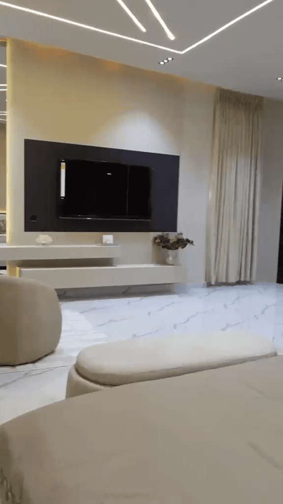 Luxury 4-Bedroom Duplex with Private Swimming Pool - Image 3