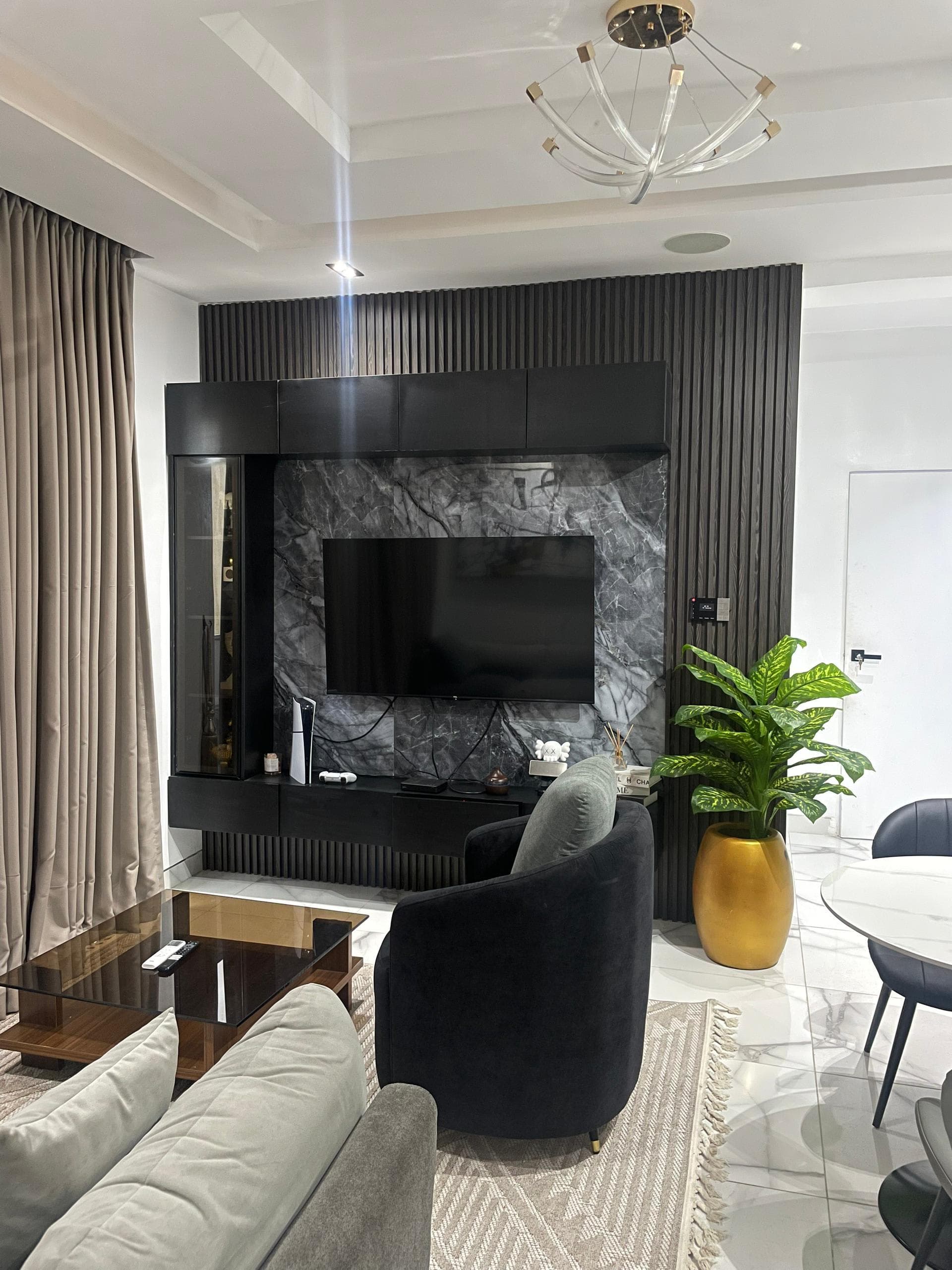 Luxury 1-Bedroom Apartment with a PS5 in Ikoyi - Image 2