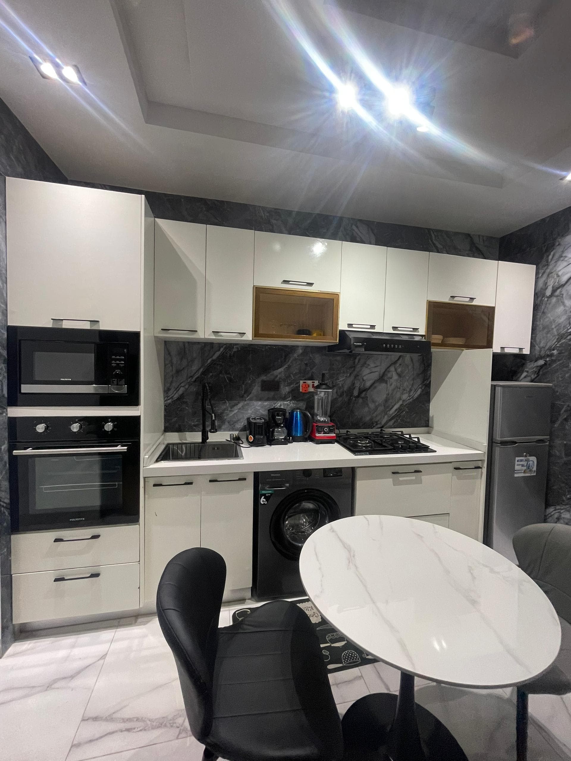 Luxury 1-Bedroom Apartment with a PS5 in Ikoyi - Image 3