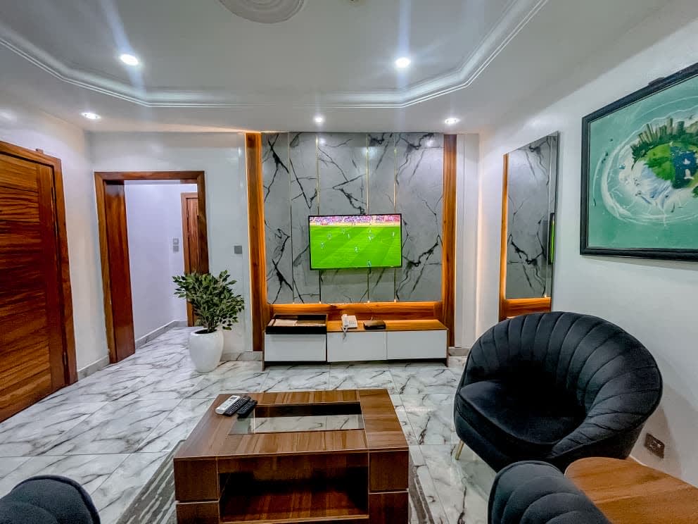 24|7 luxury apartment