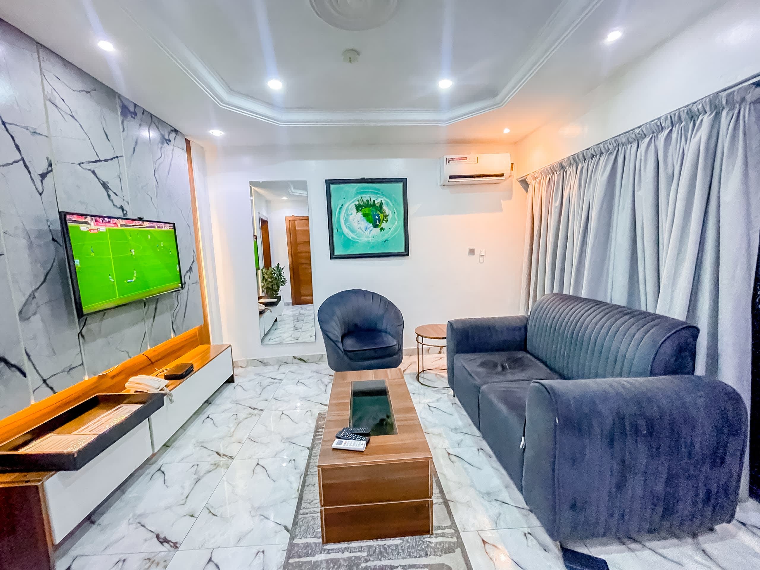 24|7 luxury apartment - Unit 10 - Image 2