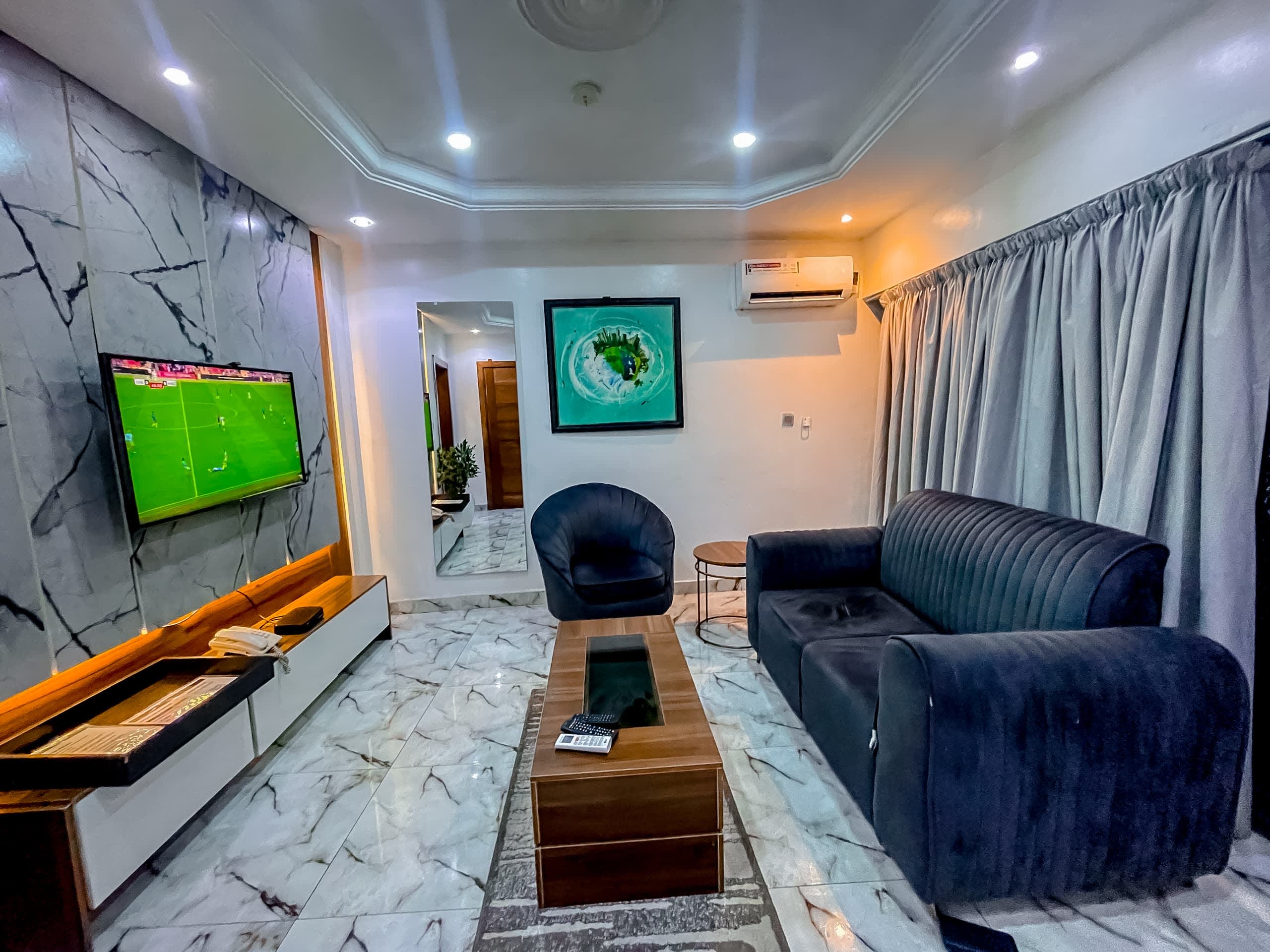24|7 luxury apartment - Unit 10 - Image 3