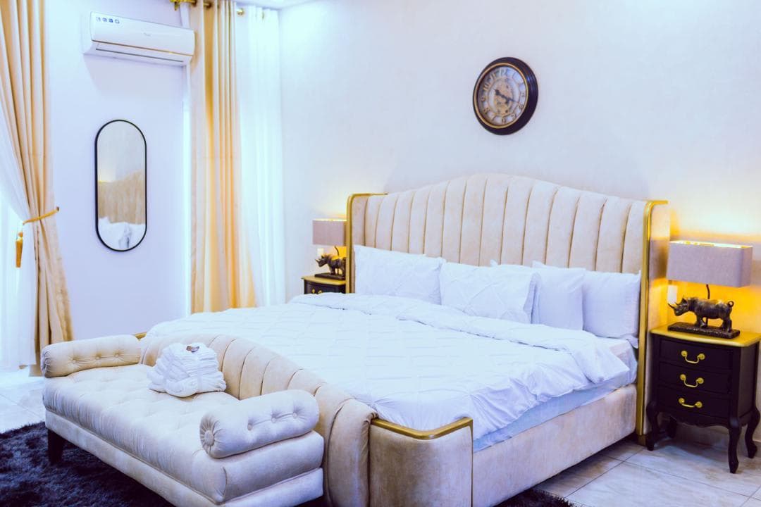 Tiara's Shortlet Apartment Lekki Phase 1 - Image 4