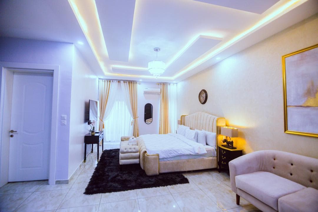 Tiara's Shortlet Apartment Lekki Phase 1 - Image 5