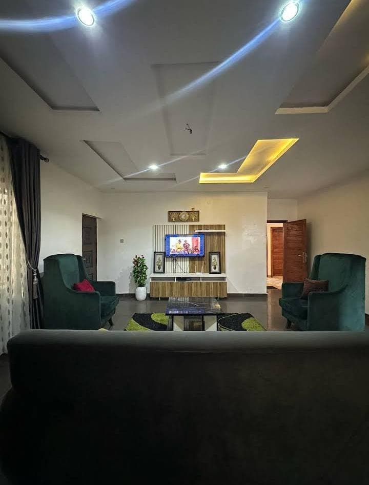 Luxury 3 bedrooms apartment in Surulere