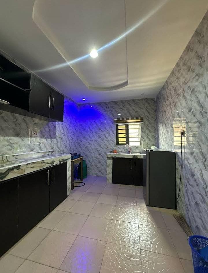Luxury 3 bedrooms apartment in Surulere - Image 4