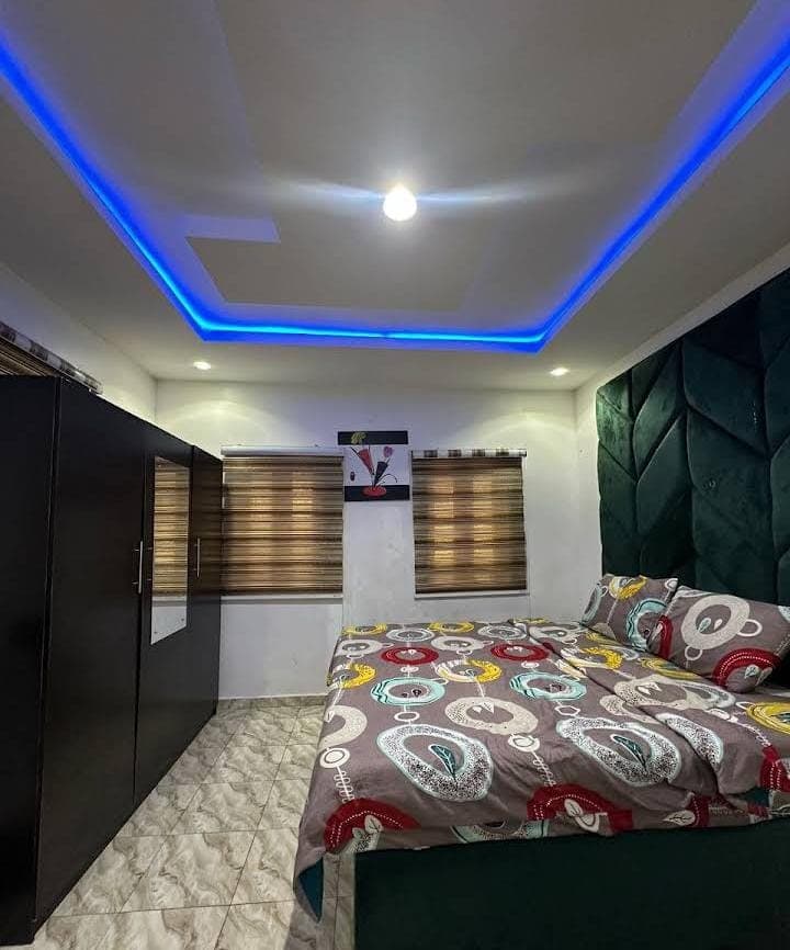 Luxury 3 bedrooms apartment in Surulere - Image 5