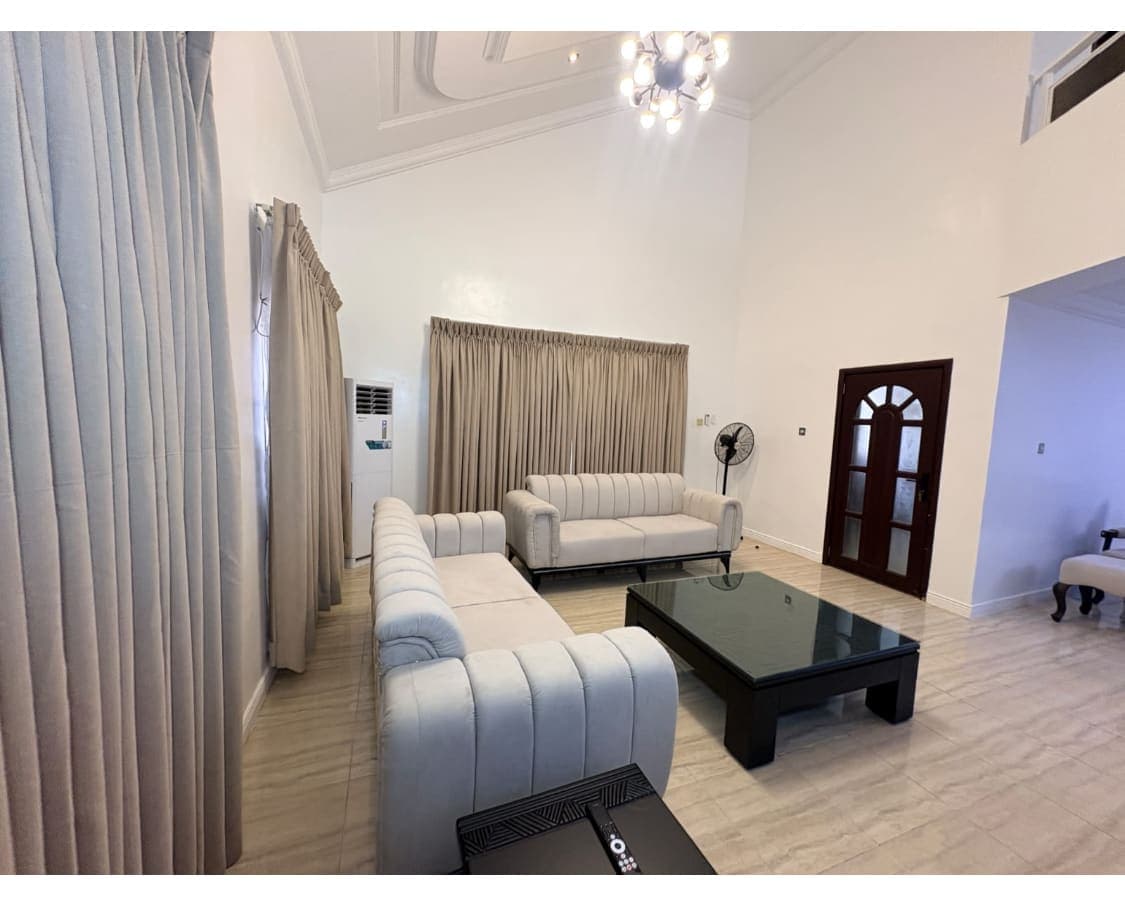 S&T Luxury Apartment - Image 2