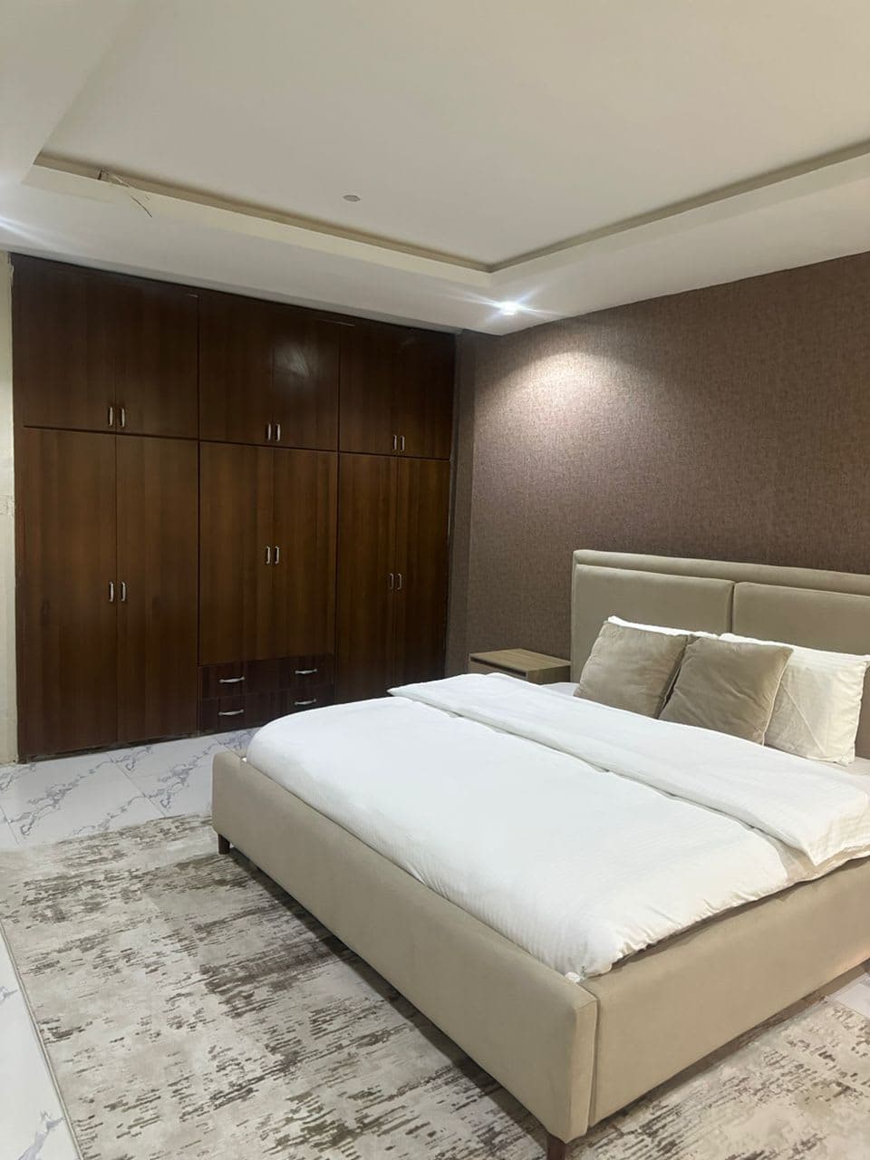 Noir Elegance Apartment - Image 2