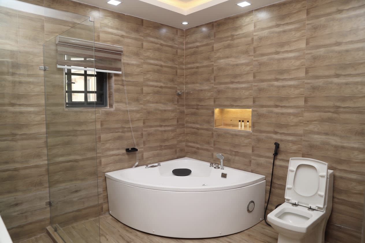 CH - Executive Suite - Image 3