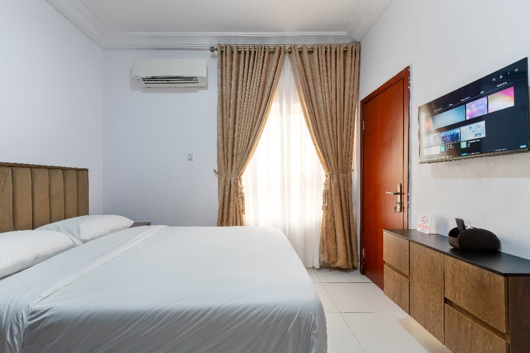 2 Bedroom Luxury Apartments at Admiralty Way - Image 4