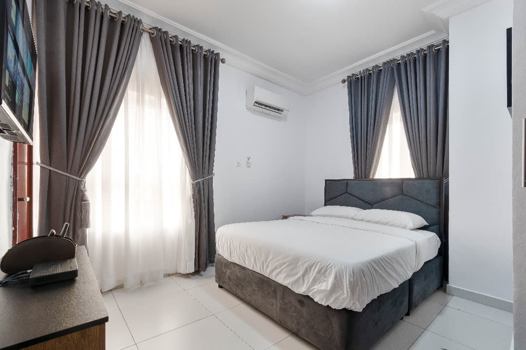2 Bedroom Luxury Apartments at Admiralty Way - Image 5
