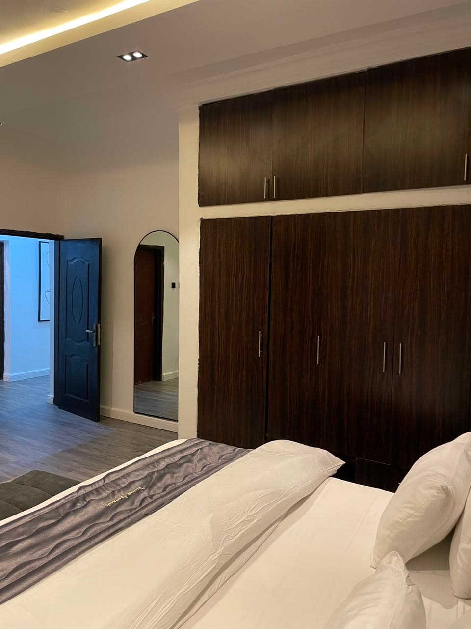 Executive 3-Bedroom Serviced Apartment - Unit 3 - Image 4