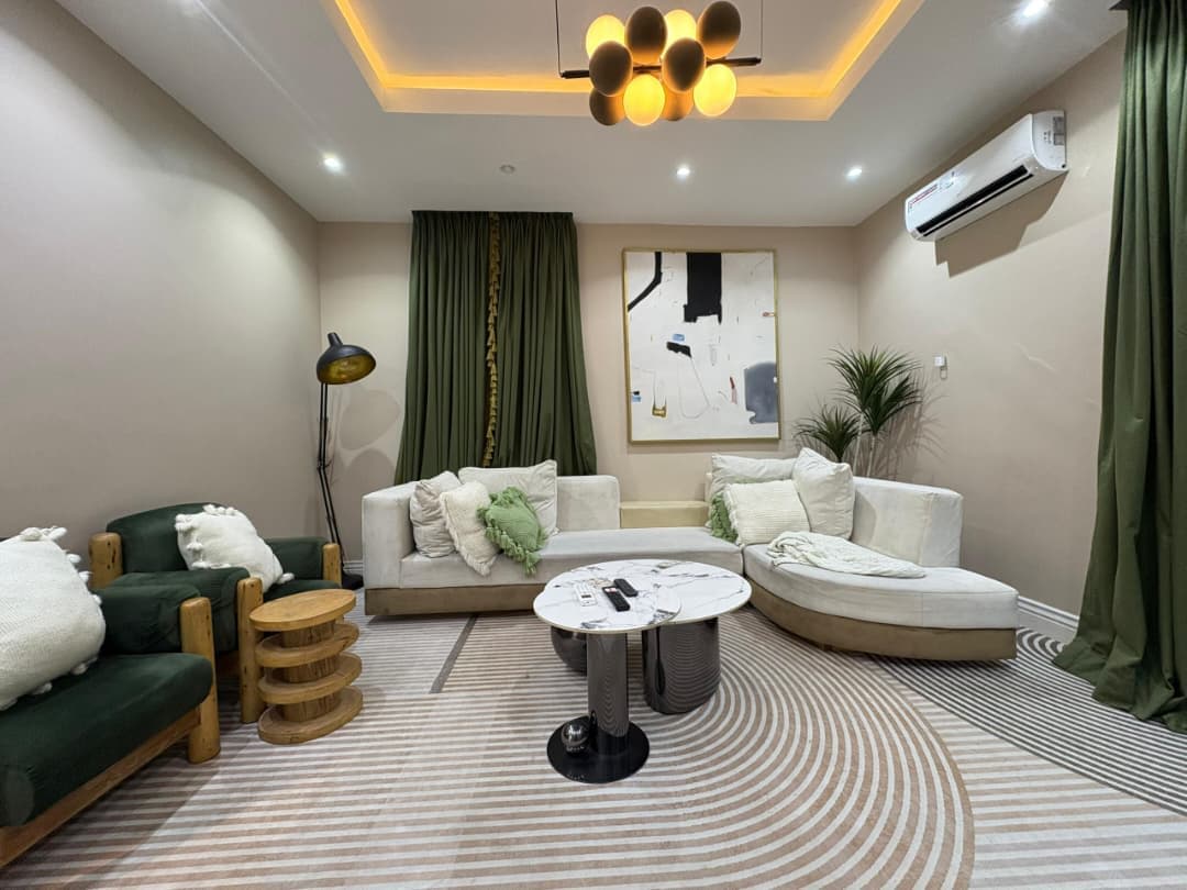 Luxurious and Beautiful 2/1 Bedroom Apartment with Ps5.