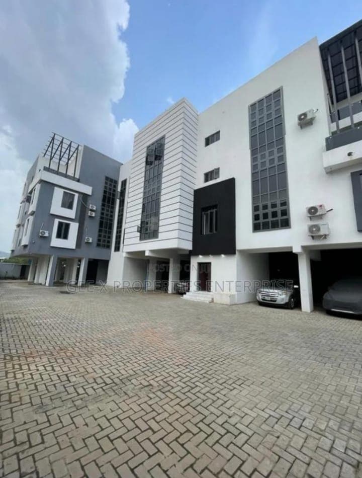 The Urban Luxe 2 Bedroom Service Apartment - Image 2
